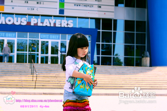 蓝精灵真人电影 CG动画 70后80后重温童年_蓝精灵村庄