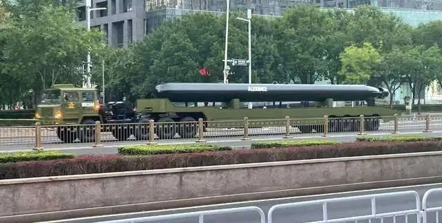 中国AJX002无人潜航器_俄罗斯波塞冬核鱼雷对比_核水雷