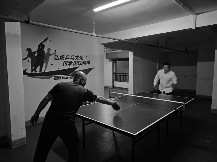 乒乓球桌需要空间_社区闲置空间改造_社区乒乓球桌安装