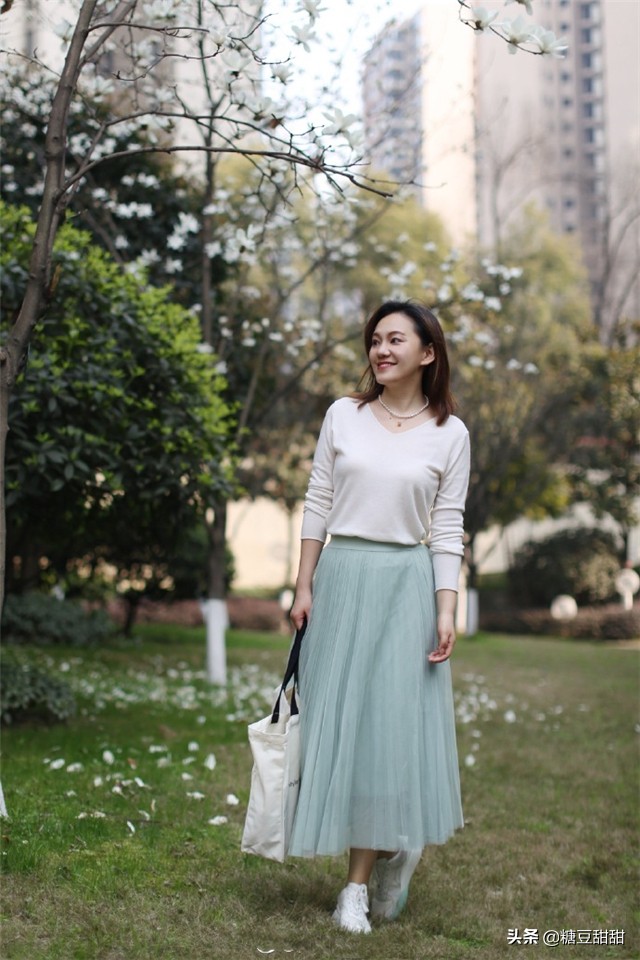 春季百褶裙_长款百搭衣服_百褶裙穿搭技巧