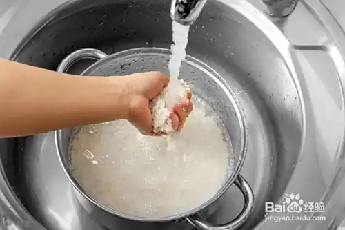 白衣服发黄怎么洗可以变白