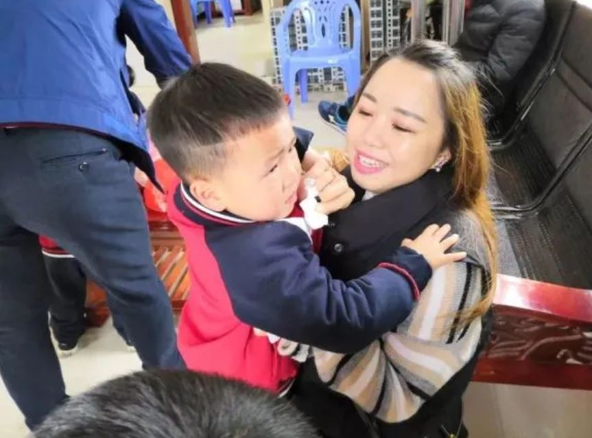男孩左右脑协作能力差_右脑及左脑_男孩大脑发育缓慢