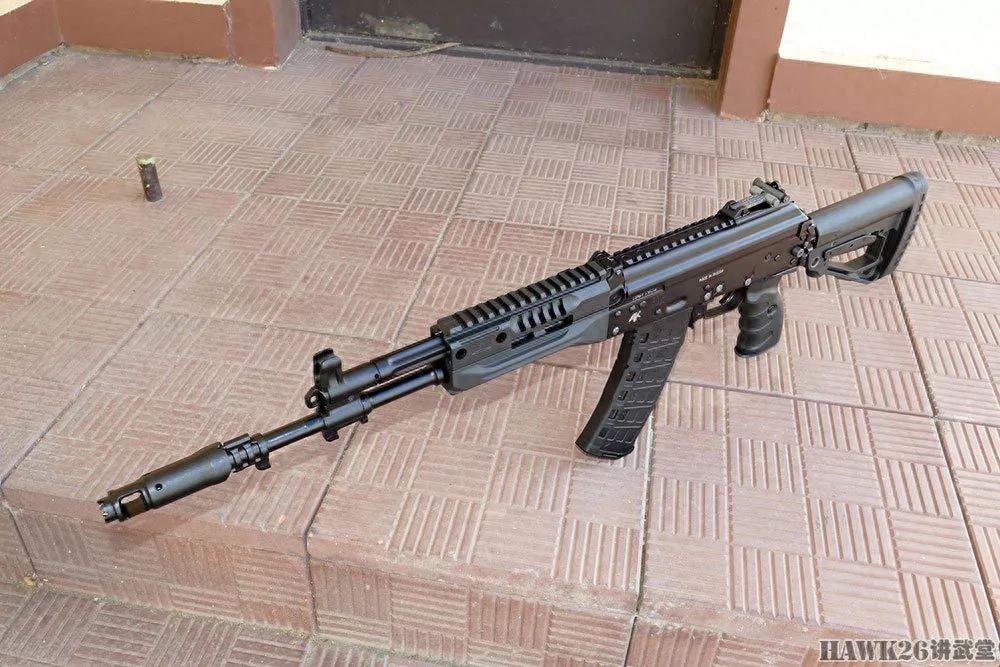 仅靠弹匣就可以金鸡独立，继AK47后俄罗斯设计的又一神级步枪AK12
