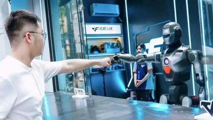 2025穿越火线IP嘉年华 深圳举办_穿越火线新品发布《穿越火线：虹》实机视频_wcg2025穿越火线