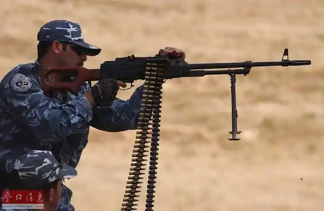 枪械图片_M249班用自动武器_M27自动步枪