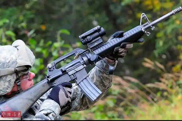 枪械图片_M249班用自动武器_M27自动步枪