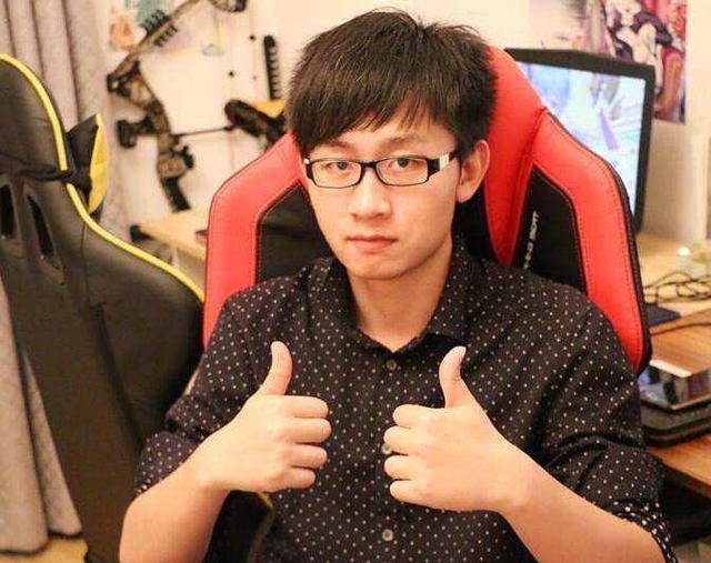 穿越火线cf陈子豪的简介，不看不知道一看吓一跳！