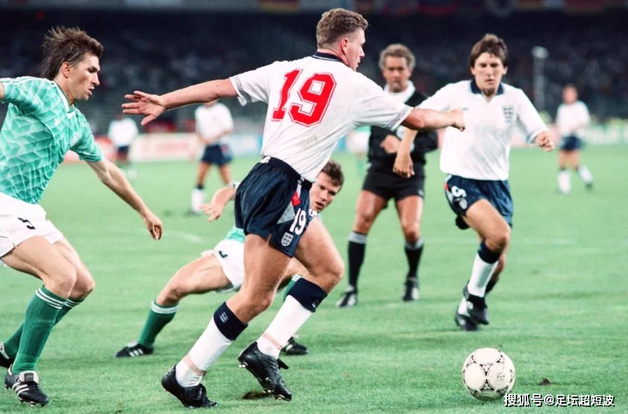 足球明星排名世界前十_英国足球名人堂球员_英国足球历史最佳球员