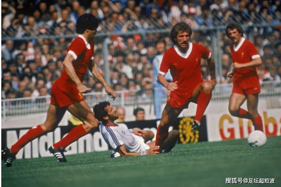 足球明星排名世界前十_英国足球历史最佳球员_英国足球名人堂球员