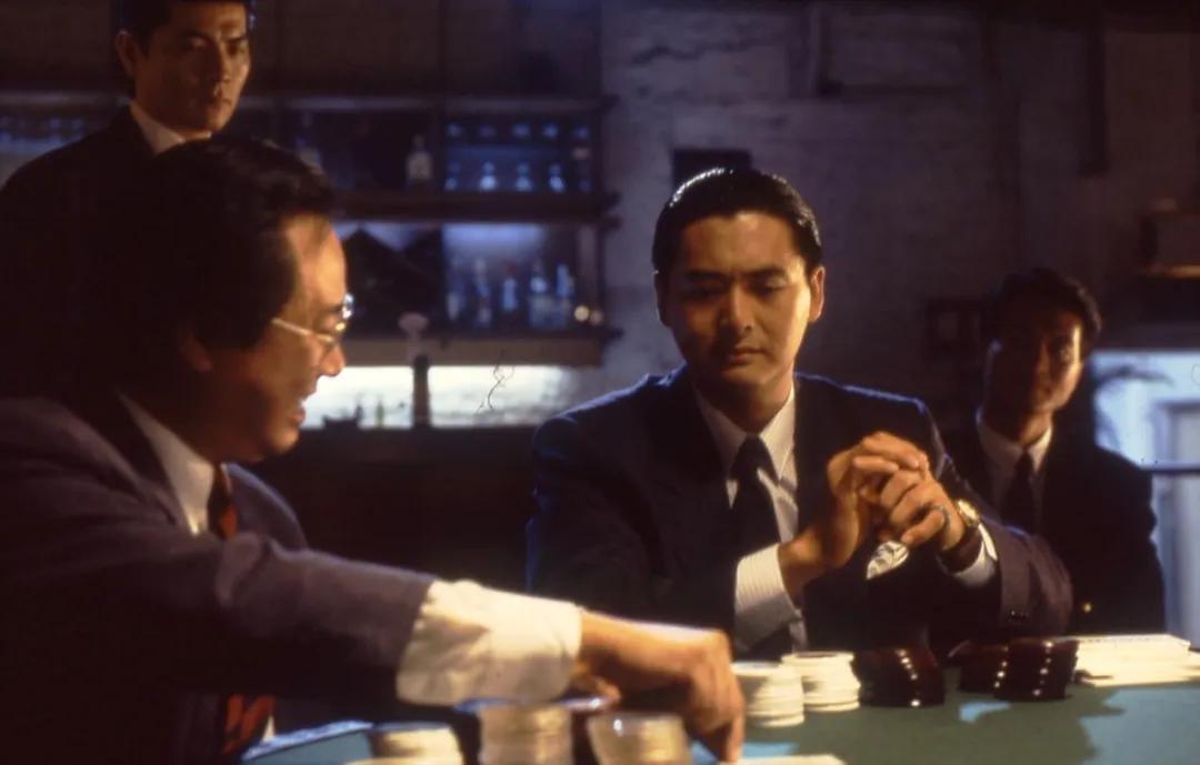 春节家庭麻将局_简单三人麻将规则_麻将桌上的博弈