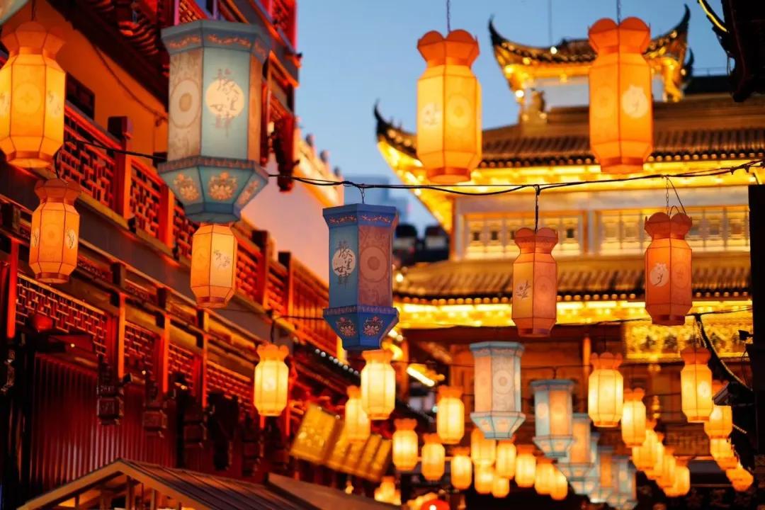 春节家庭麻将局_简单三人麻将规则_麻将桌上的博弈