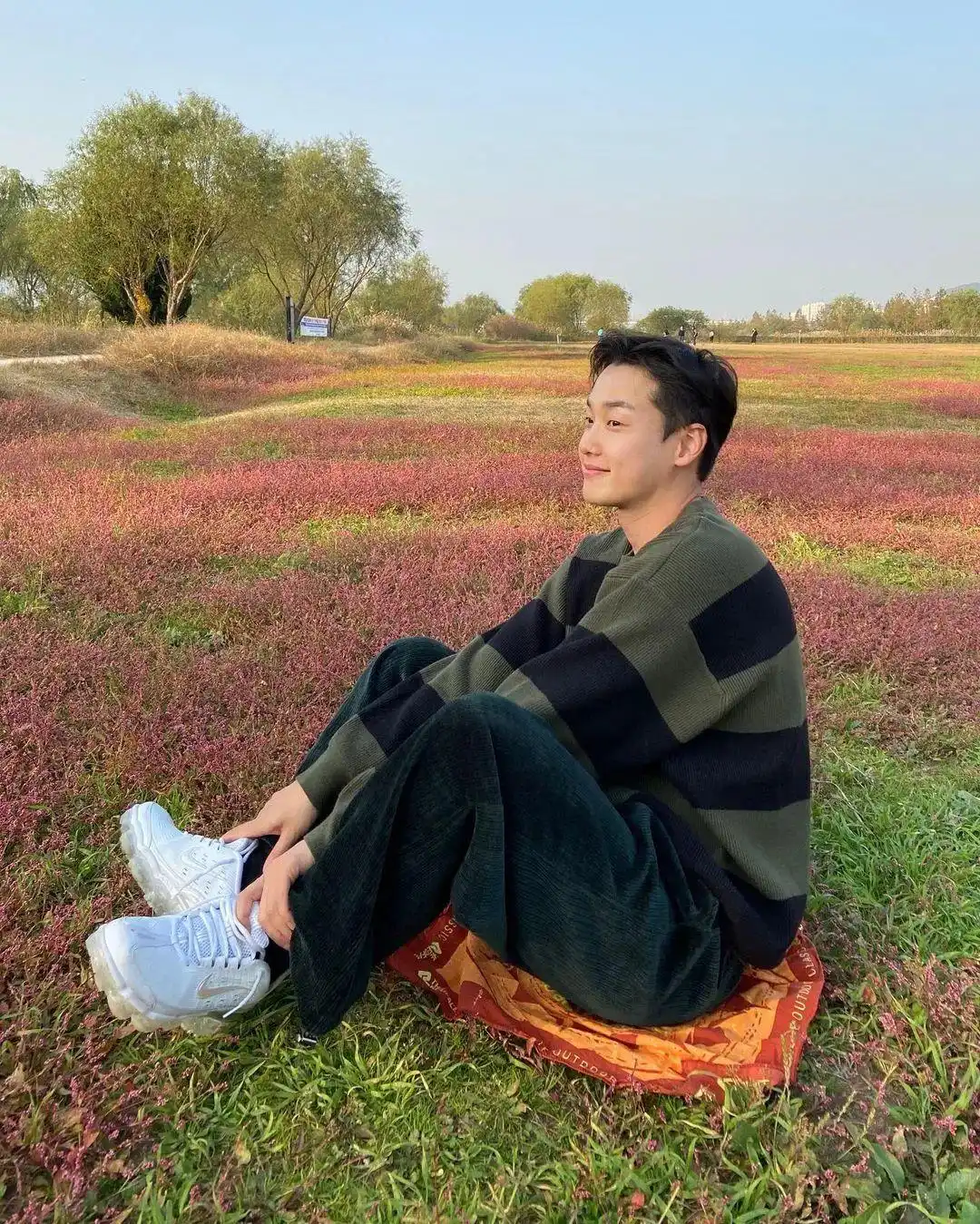 冬季清爽穿搭_炫舞男生衣服搭配_去油少年感