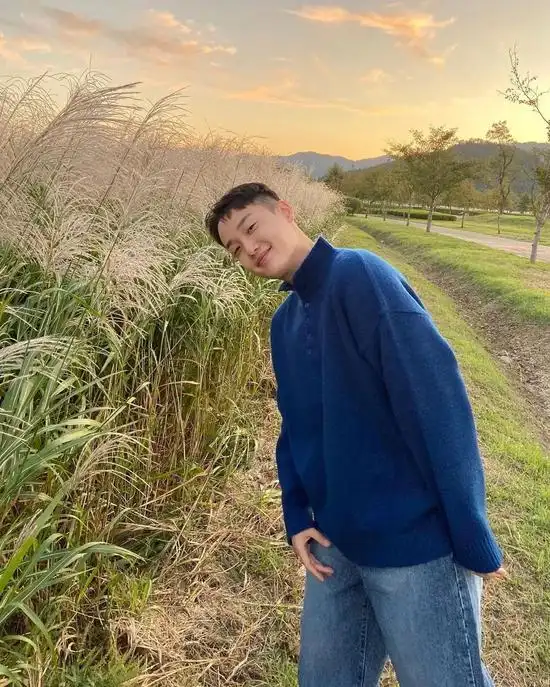 冬季清爽穿搭_炫舞男生衣服搭配_去油少年感