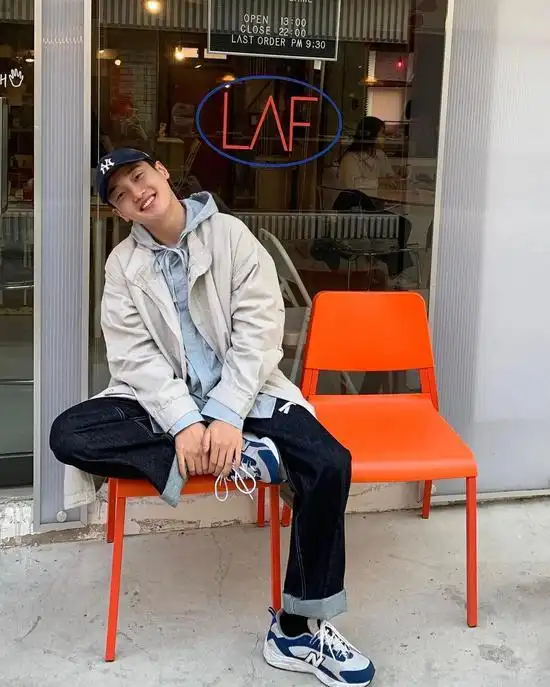 冬季清爽穿搭_炫舞男生衣服搭配_去油少年感