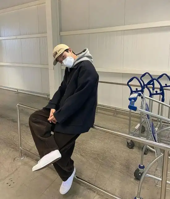 冬季清爽穿搭_炫舞男生衣服搭配_去油少年感