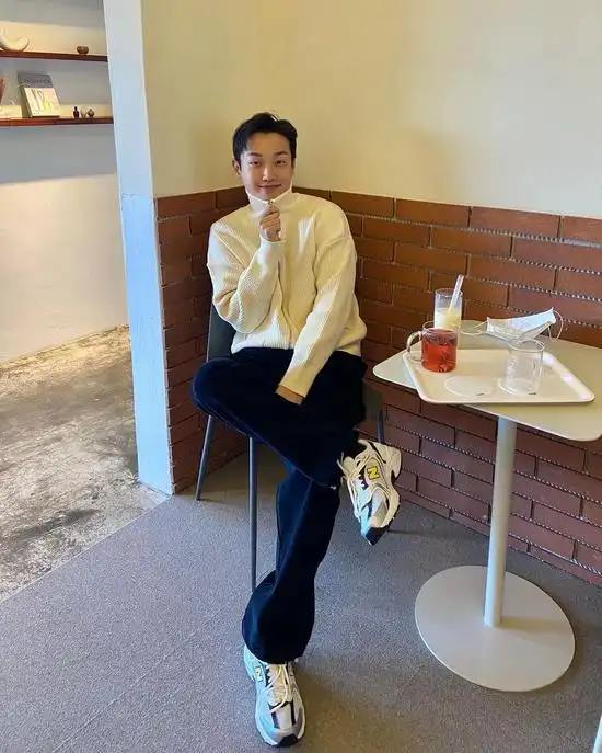 冬季清爽穿搭_炫舞男生衣服搭配_去油少年感