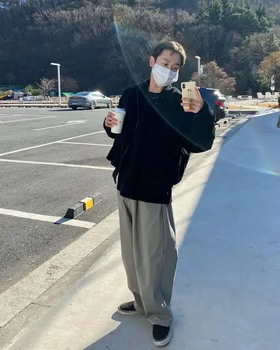 冬季清爽穿搭_炫舞男生衣服搭配_去油少年感