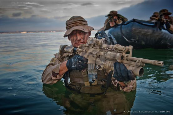 火线特种部队介绍_穿越火线潘多拉好还是曼陀罗好_穿越火线特种兵原型