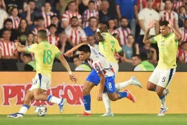 南美区世界杯预选赛排名_巴西vs智利是假球吗?_巴拉圭巴西比赛结果