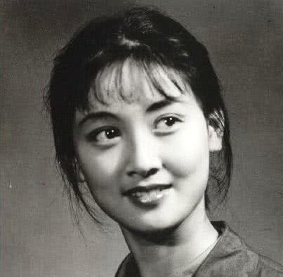 张国立送前妻豪宅，当初的离婚协议最让邓婕难以释怀？
