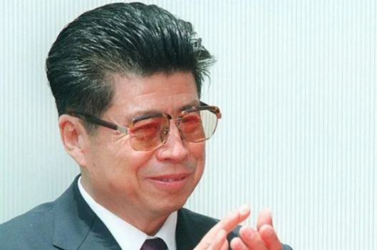 他是建国以来潜逃级别最高的贪官：至今还未落网，逃跑方式成了谜