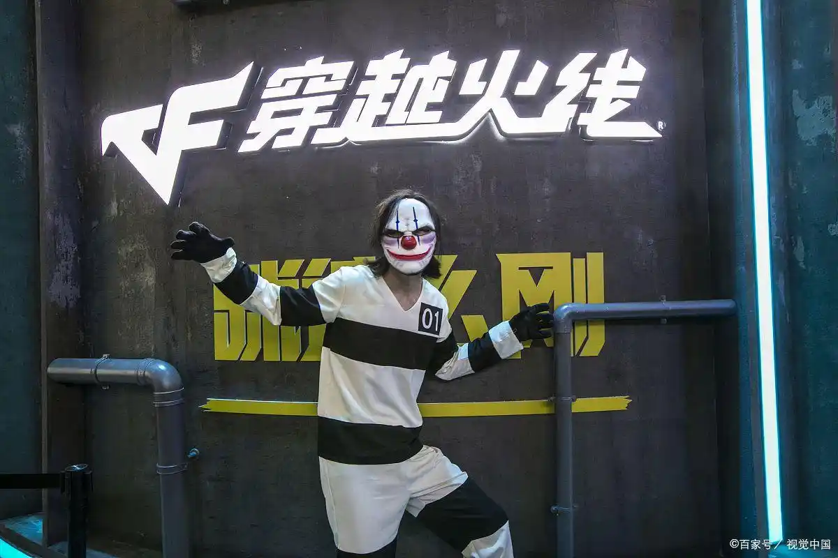 英雄自选卡防弹头盔防化服点券_穿越火线拼多多免费大礼包_穿越火线大礼包领取