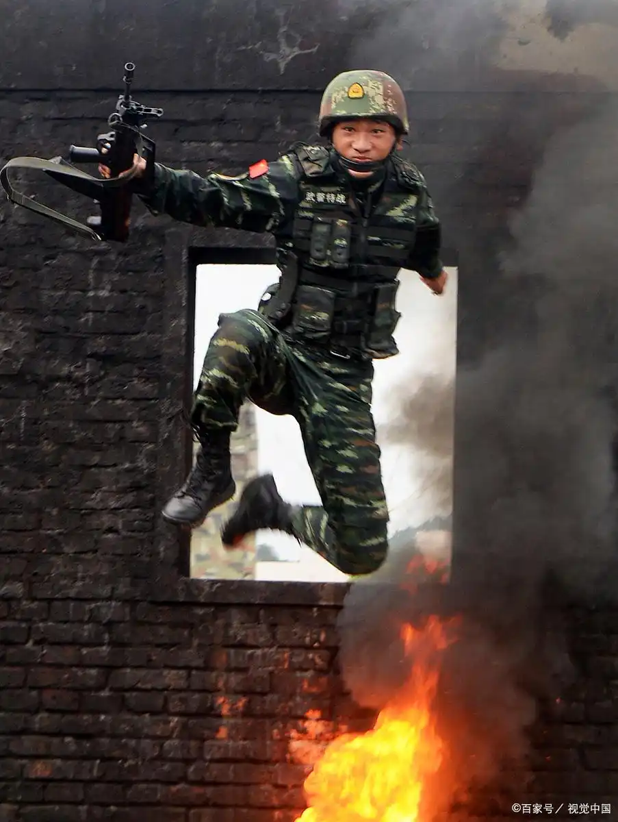 英雄自选卡防弹头盔防化服点券_穿越火线大礼包领取_穿越火线拼多多免费大礼包