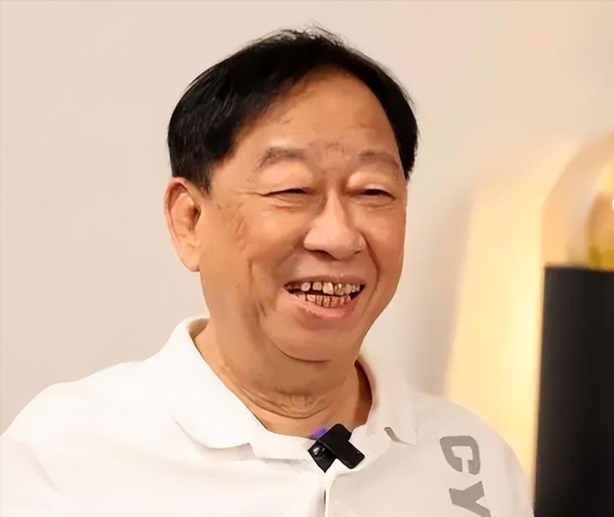 突发！香港知名演员受病魔折磨身体抱恙，因儿子啃老不敢退休