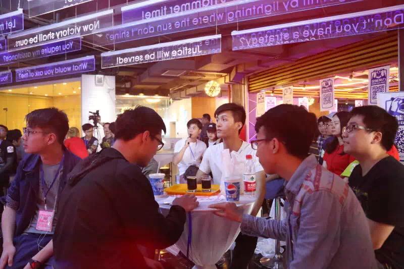 谁是真正的游戏之王？ 通吃街机红白机撸啊撸消消乐VR那个人