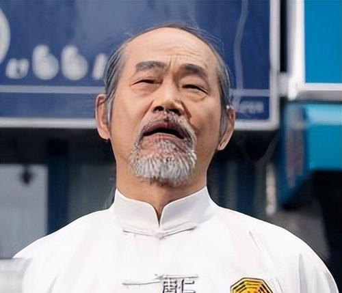 元华：曾是李小龙替身，成龙的同门师兄，遇到周星驰才大火