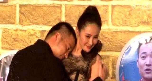 内娱的明星有多离谱，强吻袭胸掀衣服，“假戏真做”太可怕
