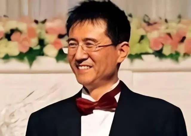 身价300亿富商徐威，宠袁立12年，为何转身迎娶奥运冠军张怡宁？