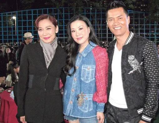 有一次，吕良伟父亲大骂：“你老婆周海媚天天睡到12点，这么懒的女