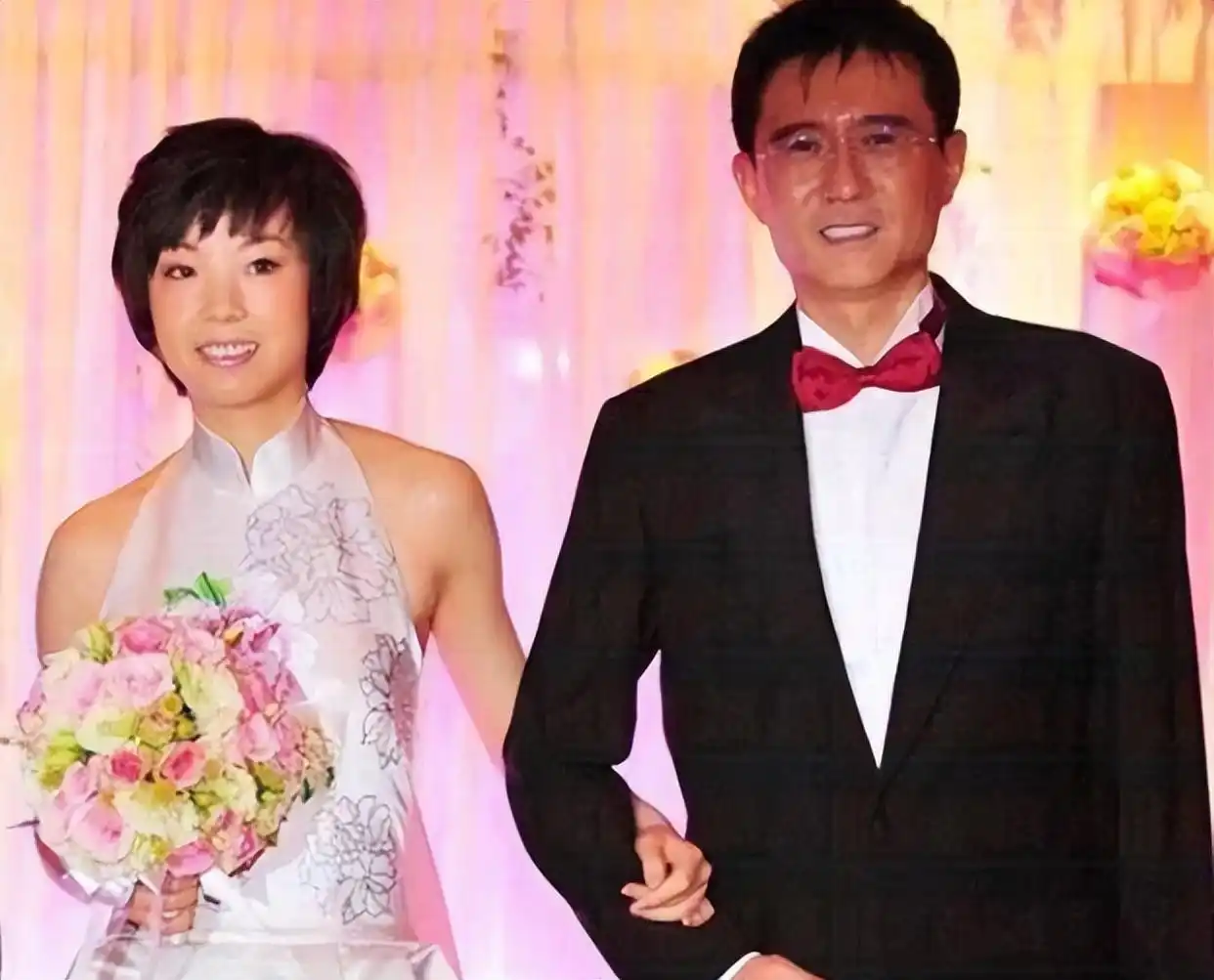 回顾徐威：与袁立分手后，转身娶冠军张怡宁，婚后生两子幸福美满