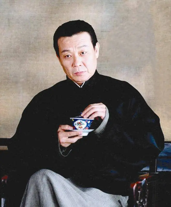 2位妻子楼上楼下住，鸡飞狗跳30年，“老戏骨”寇世勋称：太累了