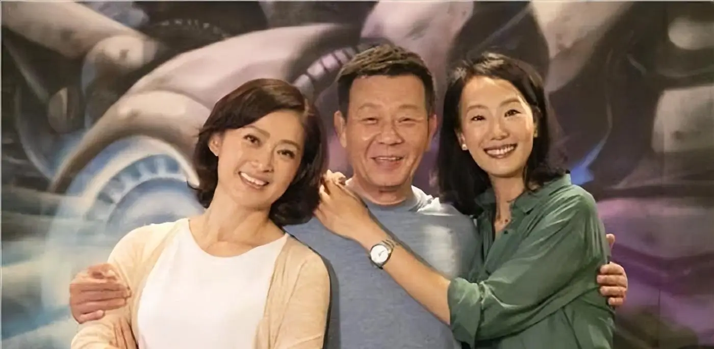 2位妻子楼上楼下住，鸡飞狗跳30年，“老戏骨”寇世勋称：太累了