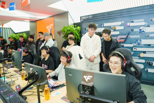 cf穿越火线图标怎么点亮_穿越火线怀旧模式 福利活动 玩家交流会