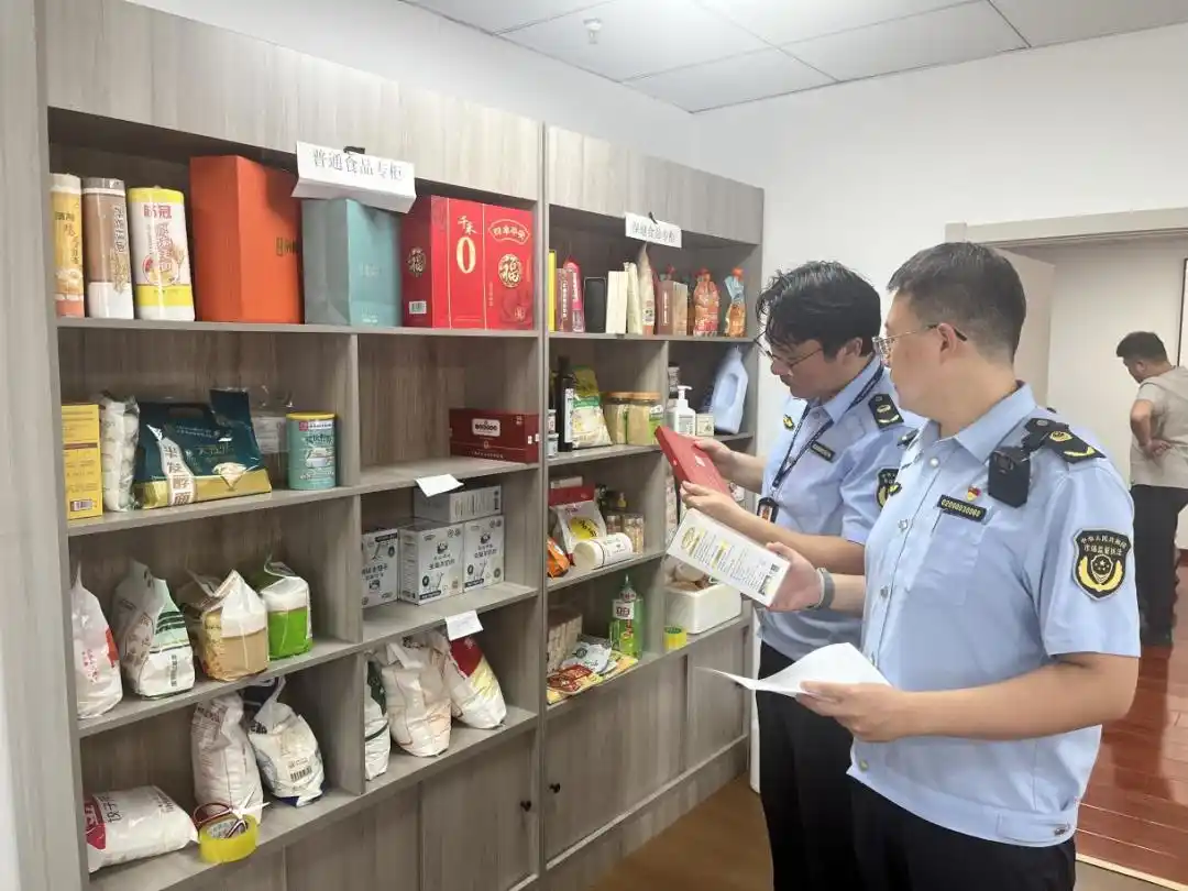 涉老私域直播骗局揭秘：鼓吹改善静脉曲张的是普通食品