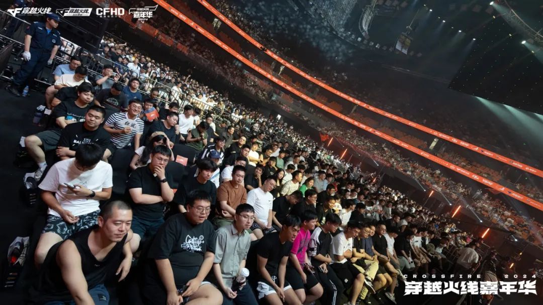 穿越火线挑战模式小游戏_CF老兵 见证FPS游戏十六年发展历程_穿越火线16周年嘉年华 西安