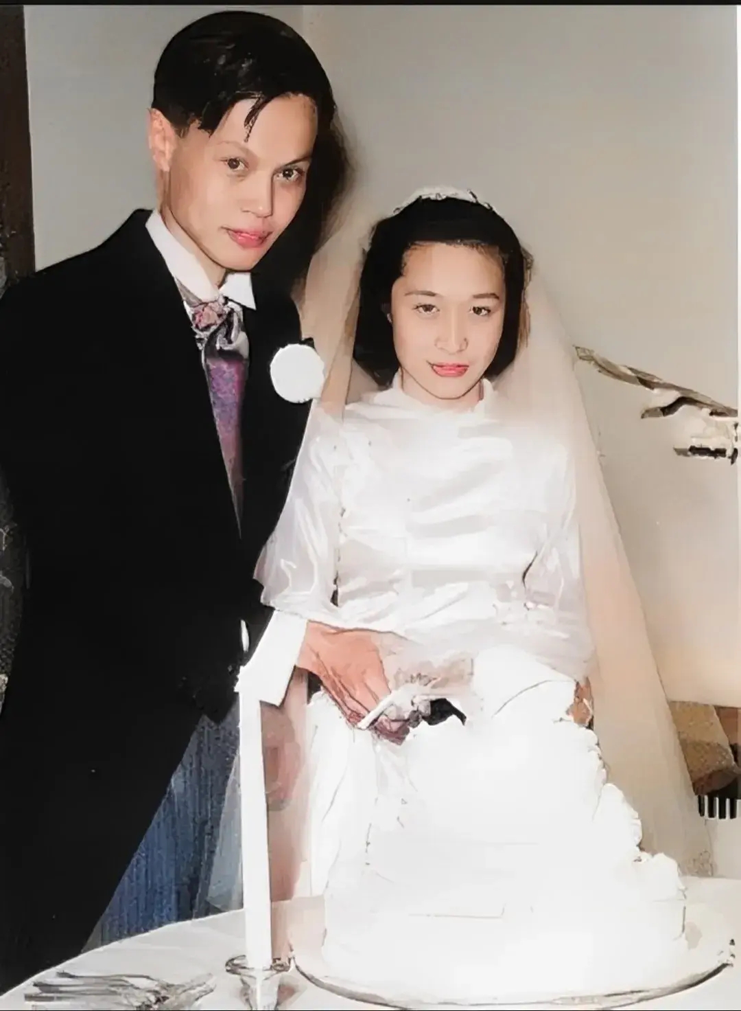 1971年，杨振宁和岳父杜聿明、岳母曹秀清在北京的合影，难掩紧张