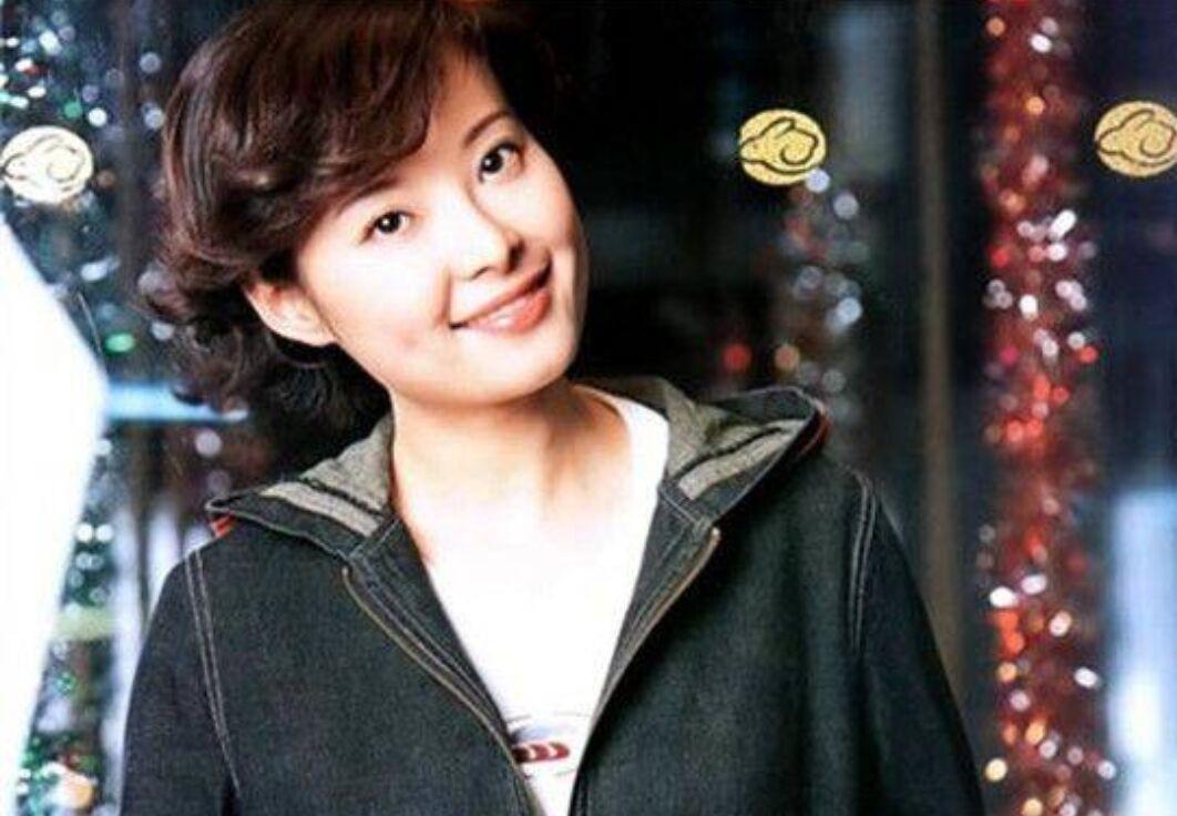 女星的潇洒爱情：6个男友，嫁过仨，做小三被人妻怒扇耳光