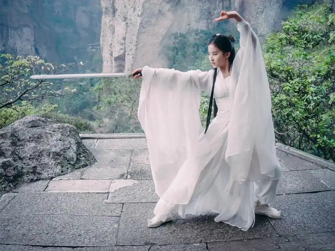 神雕中小龙女武功盖世，在遭遇尹志平时，为何一块布都吹不掉？