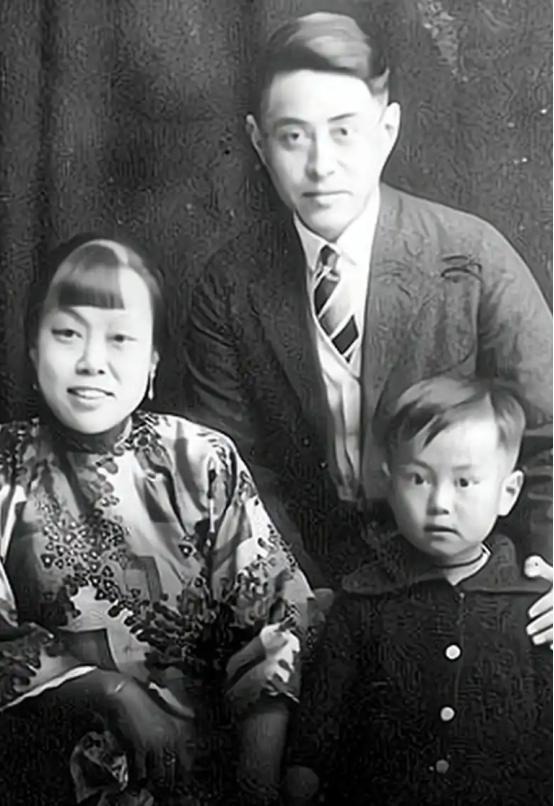 杨振宁父亲拜托胡适为儿子找对象，胡适笑了：他用不着我帮忙