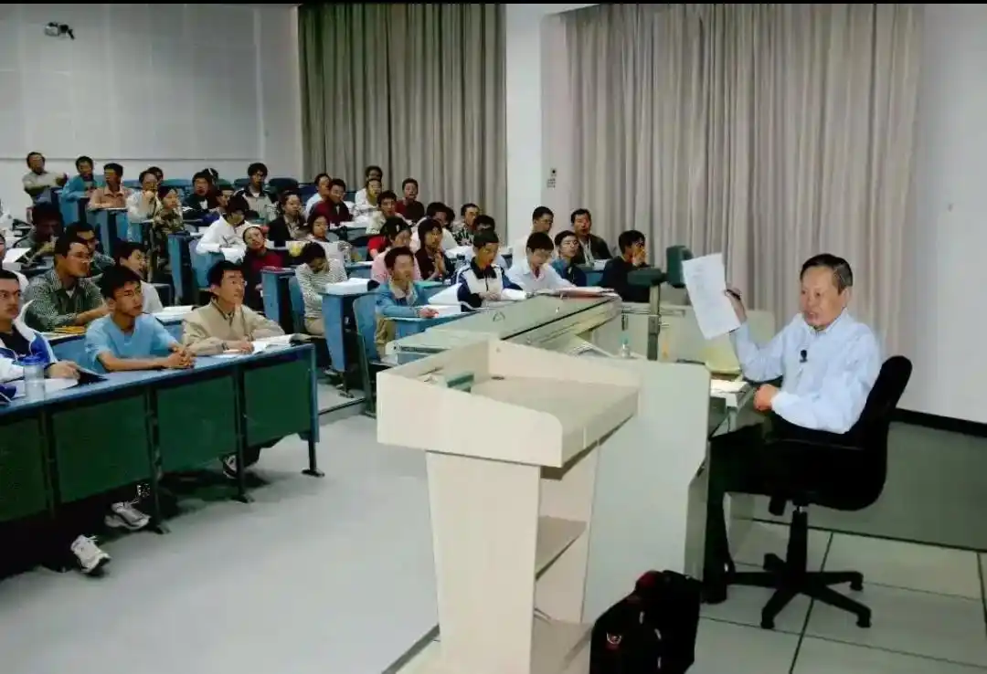 杨振宁：跨越世纪的科学魂与中国心