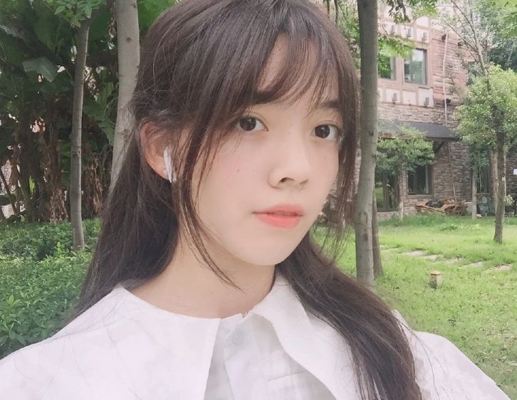 她是赵今麦版的《巴啦啦》美雪，今15岁身高175，腿长绝了！