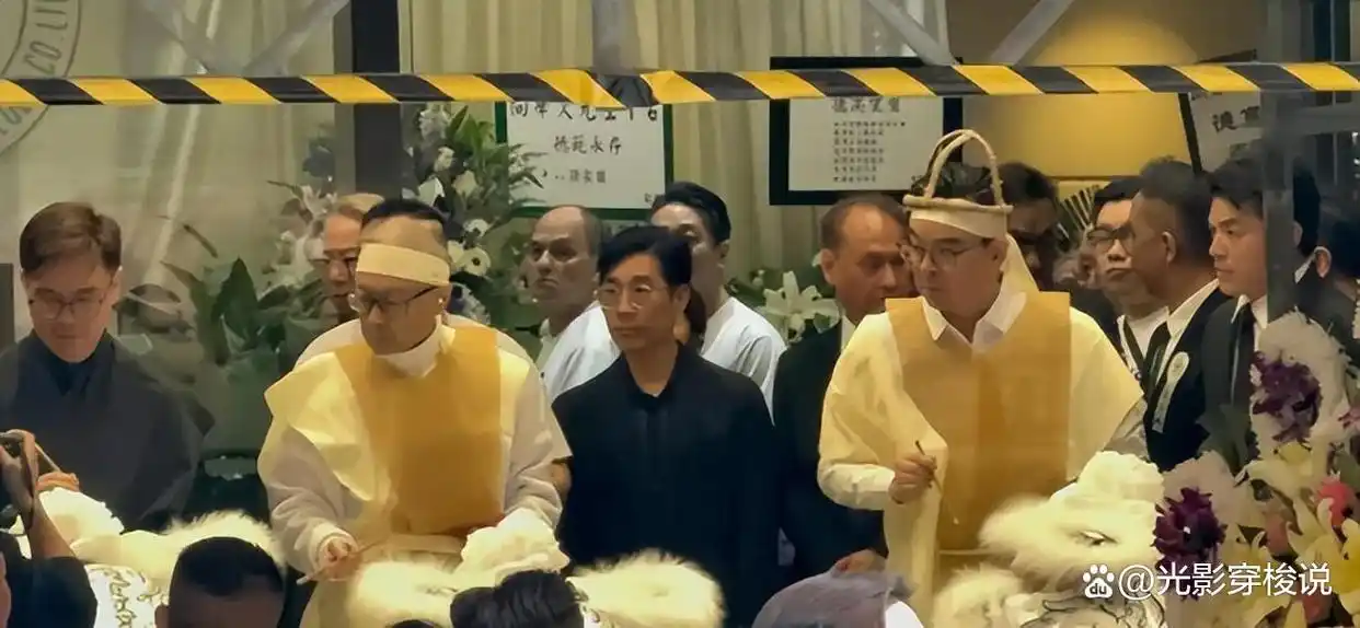 向华强大哥葬礼，大批反黑组警员布控，陈岚、向佐现身面露哀色