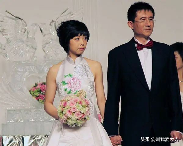 抛弃同居12年的袁立，徐威为何转身娶小20岁的张怡宁？
