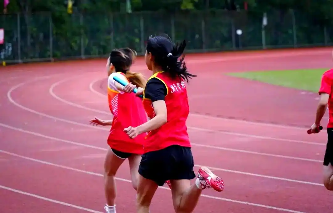 青春的精彩瞬间：校运会背后的拼搏故事