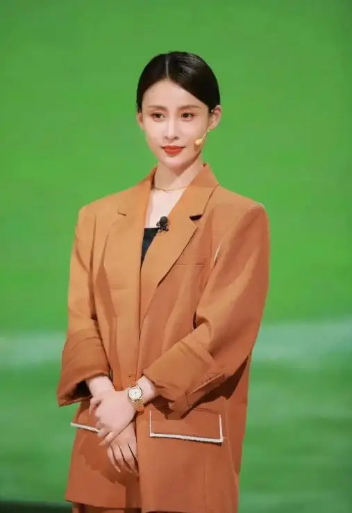 天龙八部贾青洗澡_贾青 演艺生涯 跌宕起伏