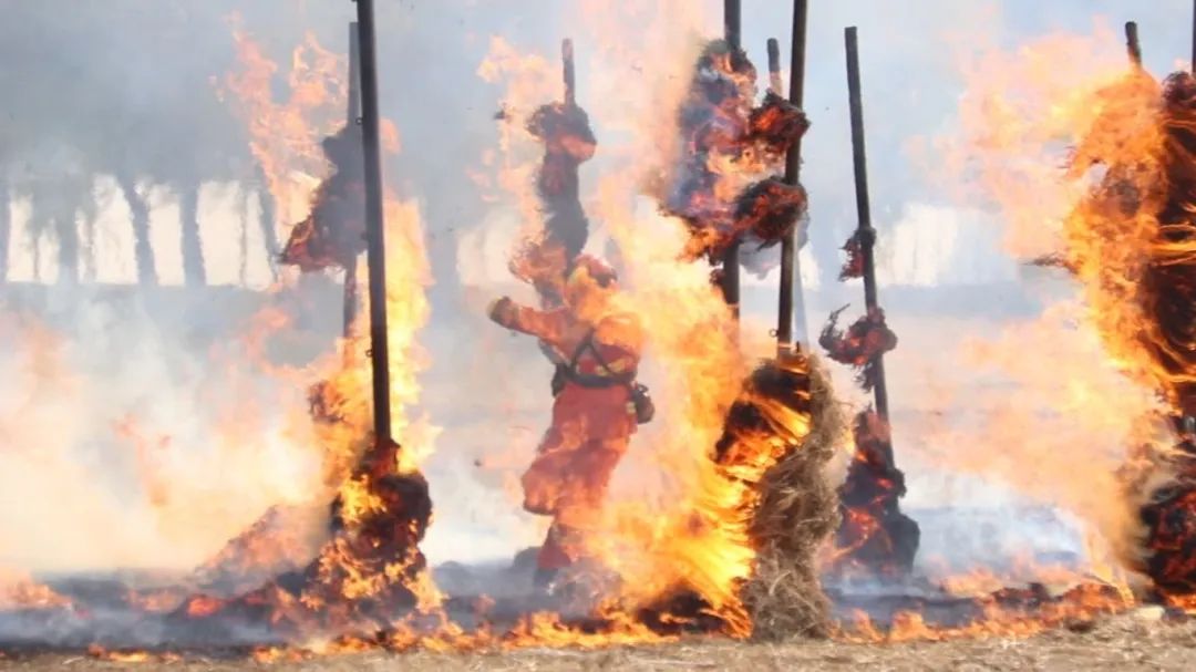 火场心理行为训练_穿越火线真人版_模拟真实火场环境